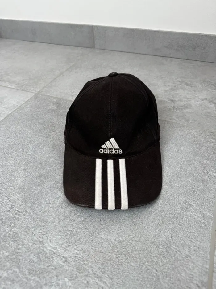 Casquette Adidas vintage noire et blanche logo brodé