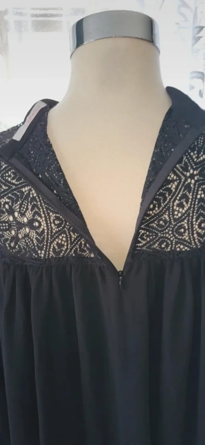 Haut noir en dentelle avec manches longues – Élégance intemporelle   38/40 - photo numéro 6