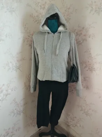Pantacourt de sport noir avec bande violette et lien à nouer / domyos / (M)