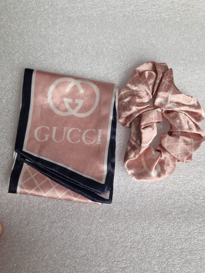 🩷 Lot foulard + chouchou assortis Gucci – rose poudré - photo numéro 3