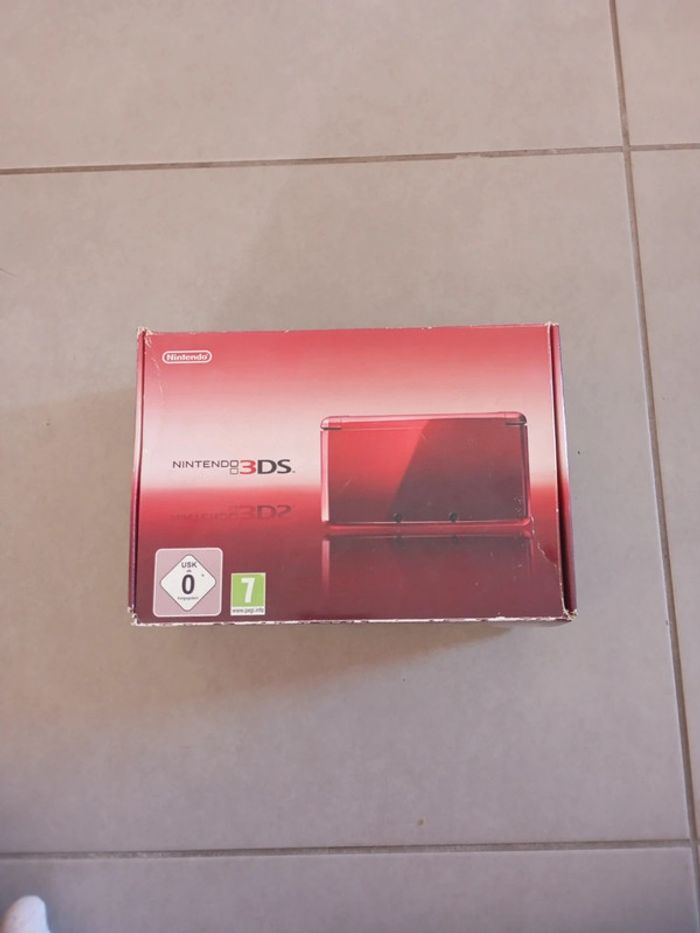 Boîte Nintendo 3DS métallique red