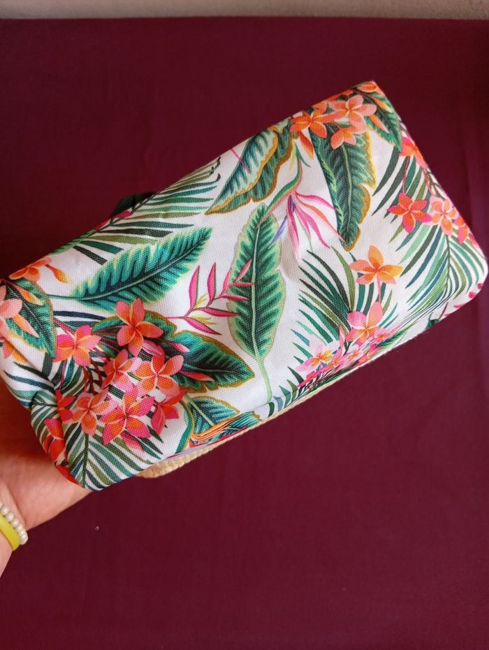 Pochette trousse de toilette Yves Rocher - photo numéro 3