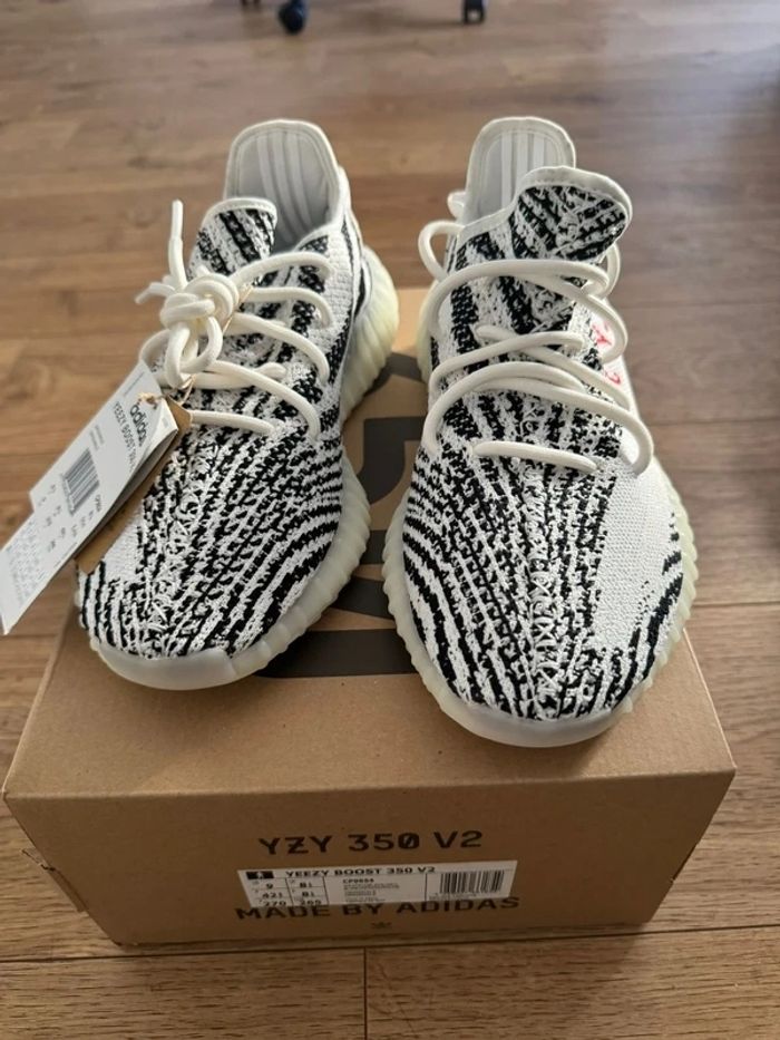 Yeezy boost  350 V2 - photo numéro 2