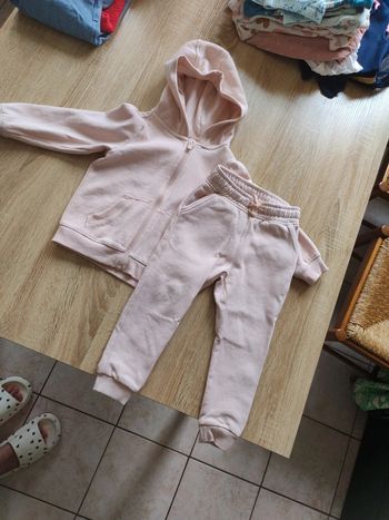Ensemble jogging rose