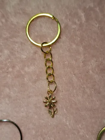 Porte-clé doré fleur 🌸 neuf
