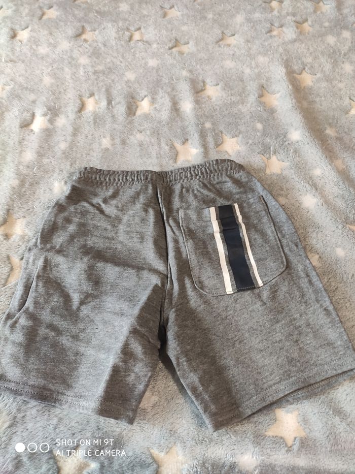 Short garçon taille 8 ans - photo numéro 7