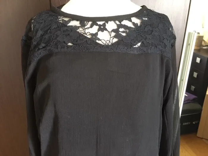 Chemisier noir à manches longues