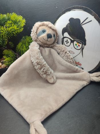 Doudou plat Paresseux Singe beige crème marron tex baby Losange Fourrure 