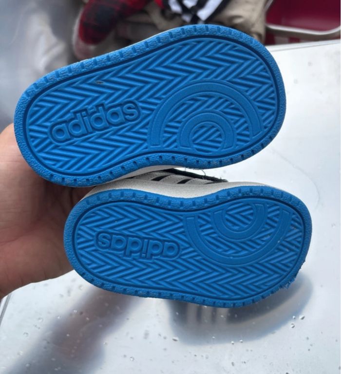 Basket adidas taille 18 - photo numéro 5