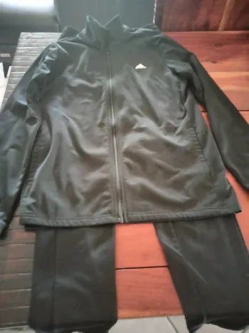 Jogging adidas uni noir en 15/16 ans