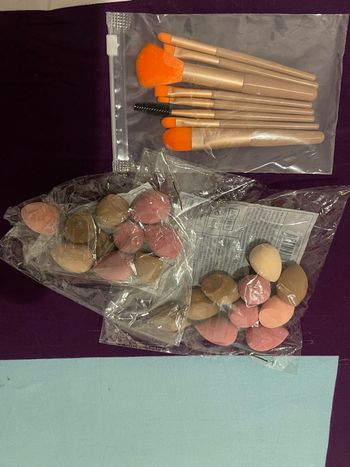 Pinceau et éponge à maquillage