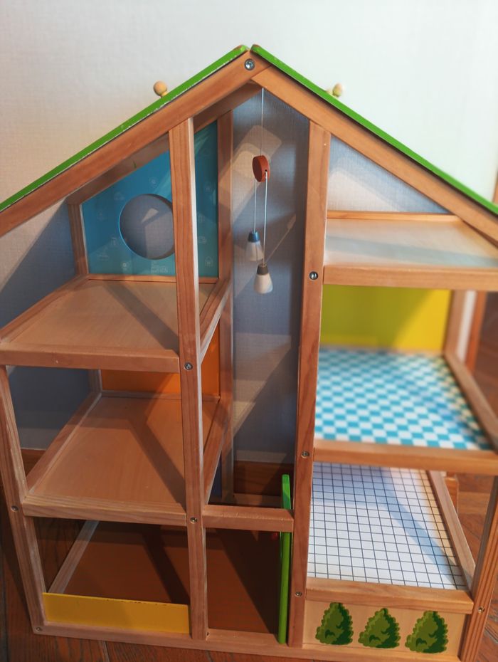 Maison en bois avec accessoires - photo numéro 8