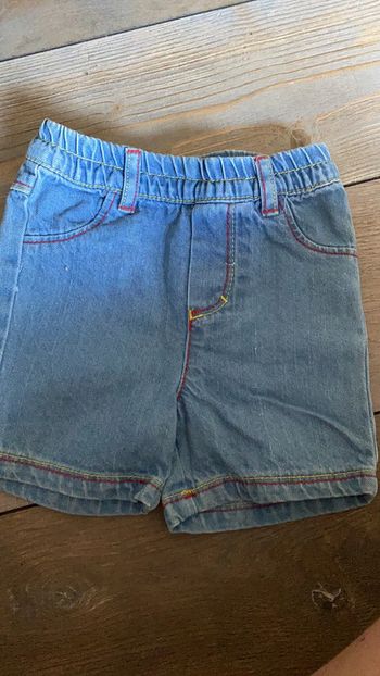 Short jeans 9 mois coutures jaunes et rouges
