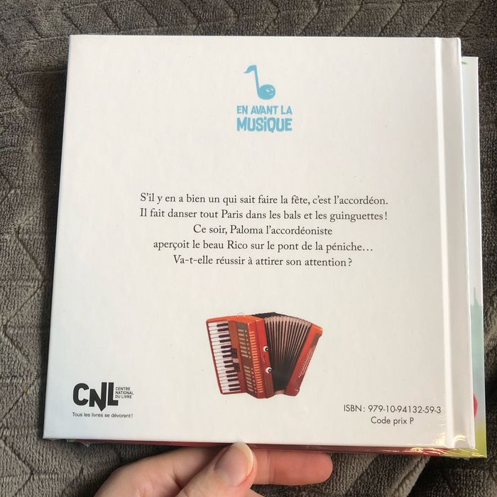 Livre l accordéon marchand de bonheur - photo numéro 2