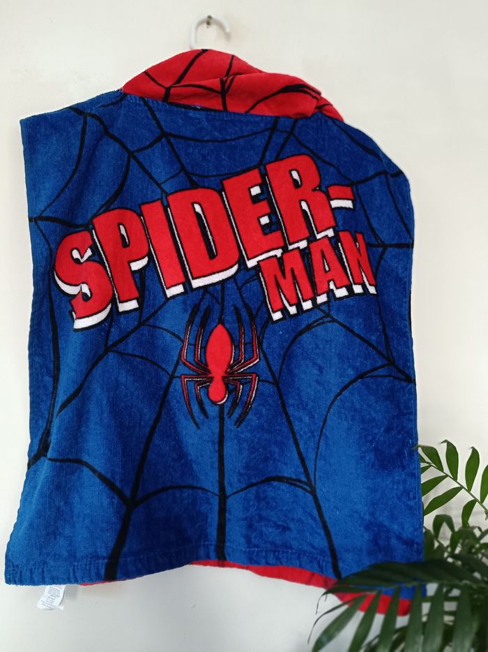 Cape de bain Spiderman 4 /6 ans - photo numéro 3