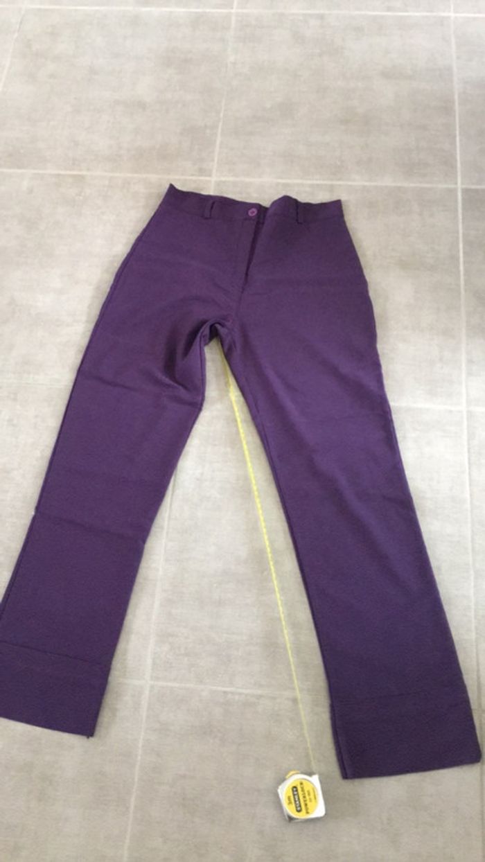 Pantalon violet matière elastane.
