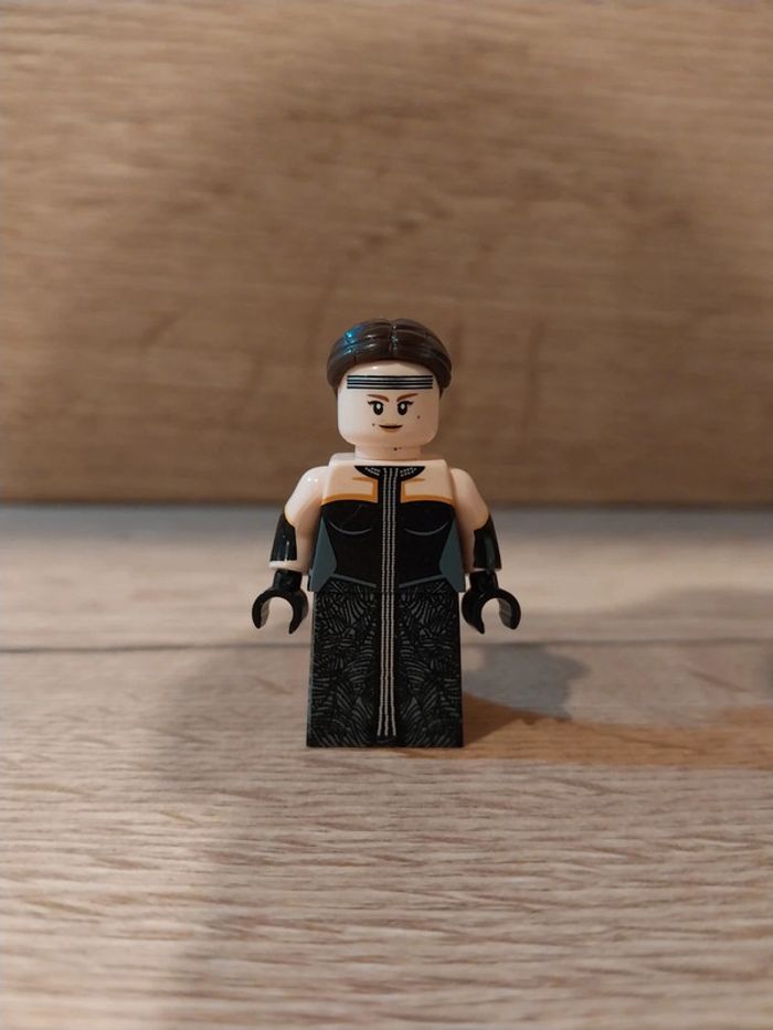 Figurine type lego Custom Reine Padmé Amidala star wars
