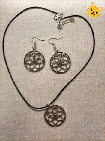 Parure collier et boucles d'oreilles rosace