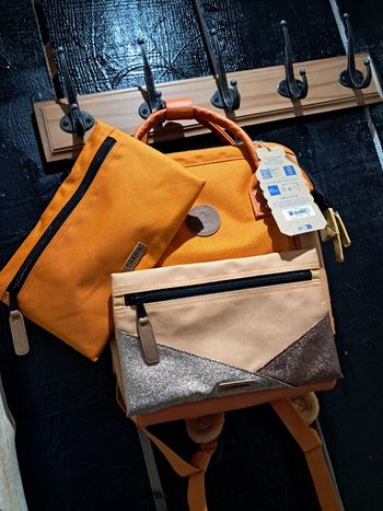 Sac à dos Cabaia taille S orange et doré