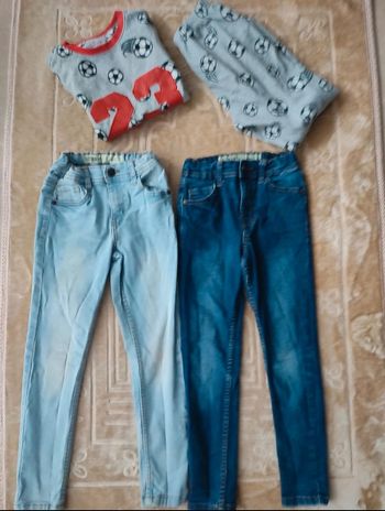 Ensemble Pyjamas + deux jeans 6/7 ans