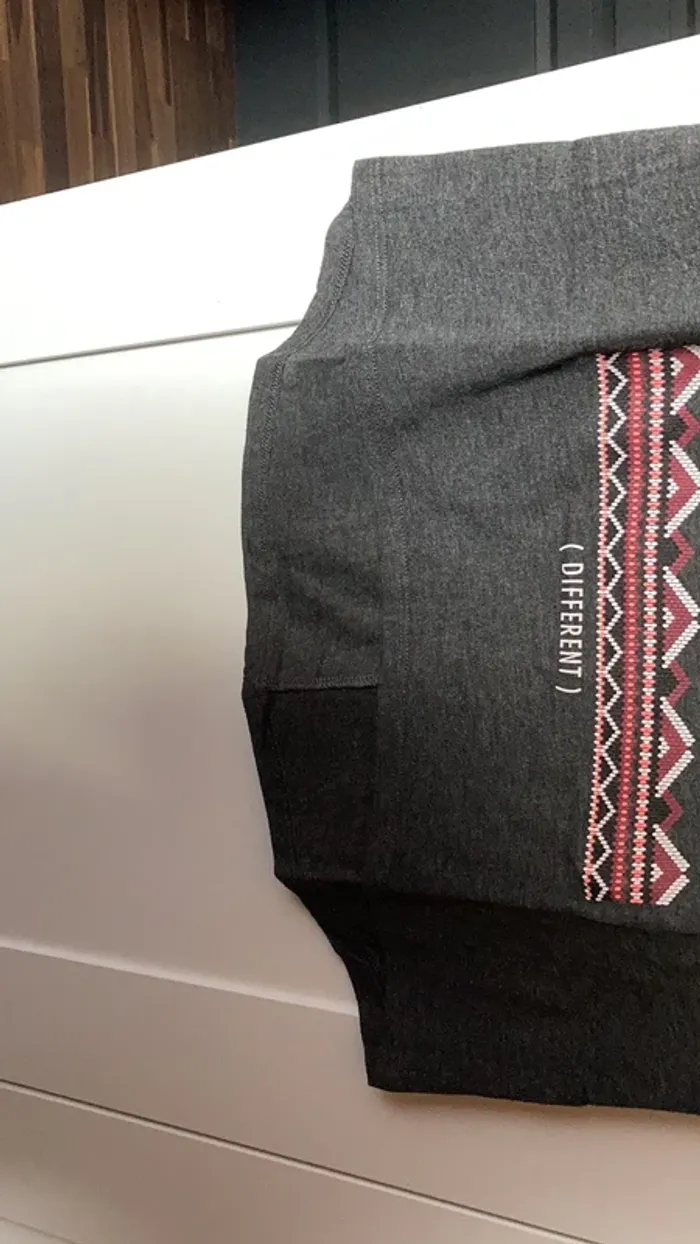 t-shirt gris - photo numéro 3