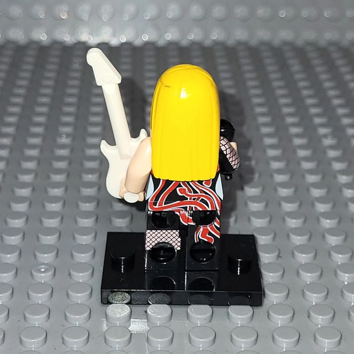 Minifigure / Figurine 🎤 Chanteuse Taylor Swift 🎙 - photo numéro 3