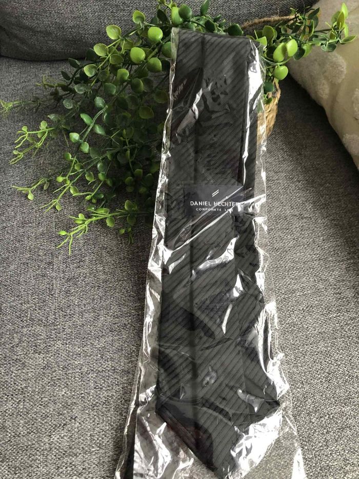 Cravate Noire  Daniel hechter