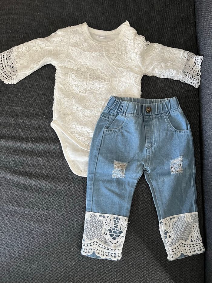 Ensemble body en dentelle et pentathlon 3-6mois