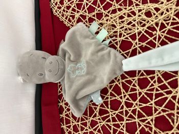 Hippolyte l'hippopotame NATTOU doudou plat beige