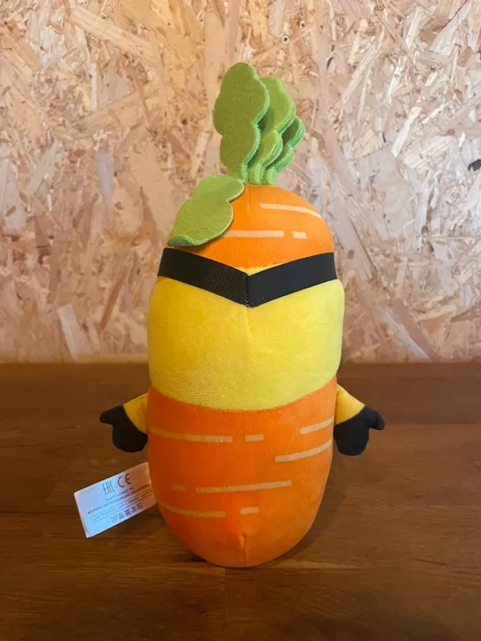 Peluche Les Minions Bob en carotte - photo numéro 4