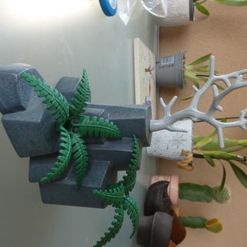 rocher avec fougères et arbre mort playmobil(230)