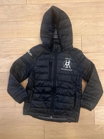 Vends doudoune noire fine taille 110/120 marque clique très bon état