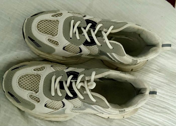 Paire de basket blanche noir grise 35/36 - photo numéro 4