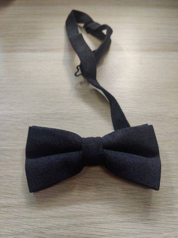 Nœud papillon noir doux