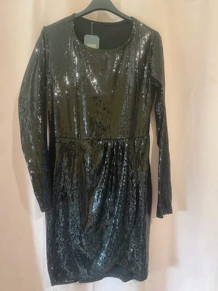 Robe de soirée sequins - photo numéro 2