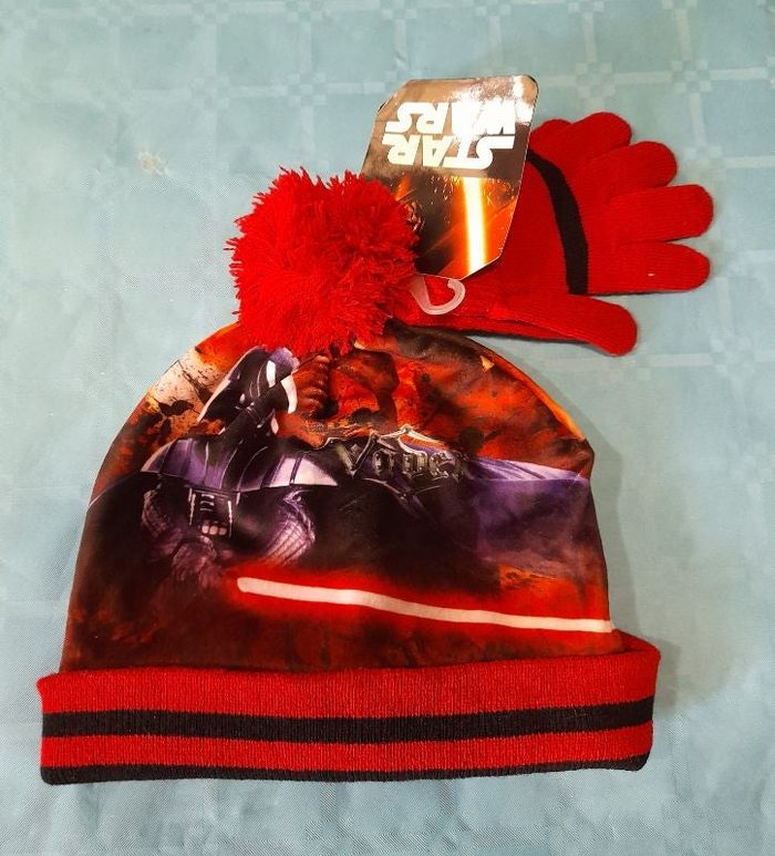 BONNET + GANTS ROUGE ET NOIR Star Wars Neufs avec étiquette