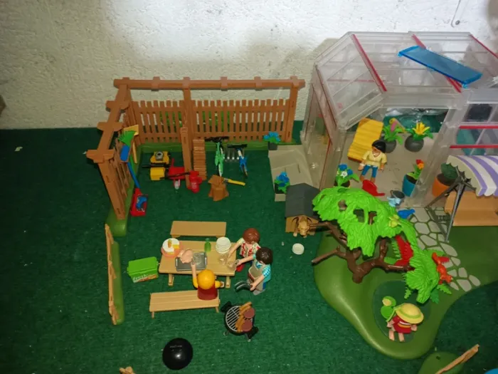 Lot maison Playmobil 9266 sur 3 étages + jardin - photo numéro 15