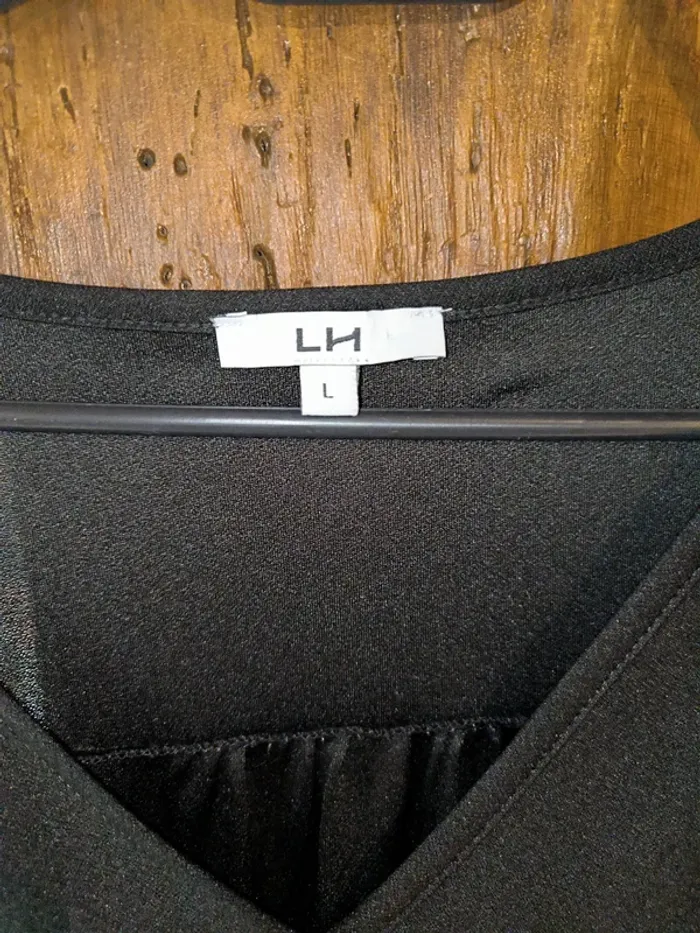 Haut noir - photo numéro 3