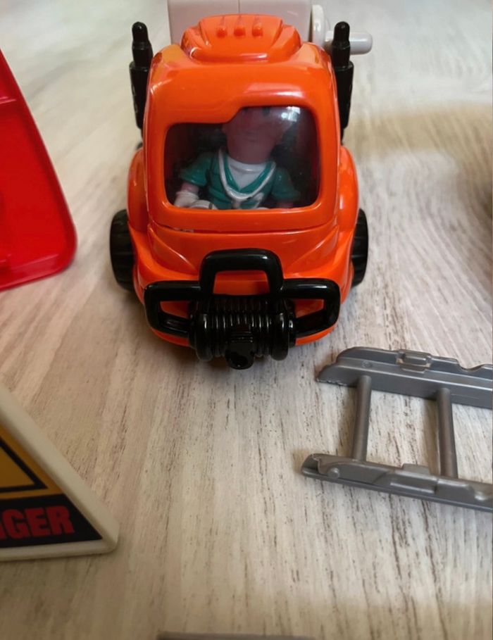 Véhicules avec figurines - photo numéro 4