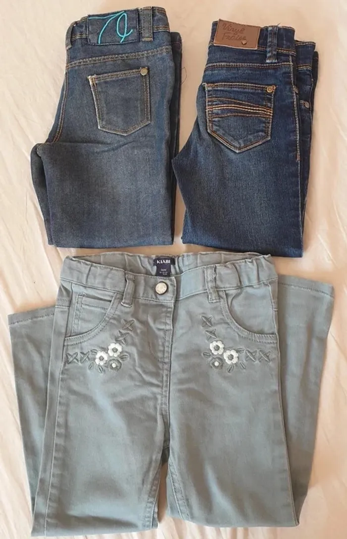 Lot 2 jeans et 1 pantalon 3 ans