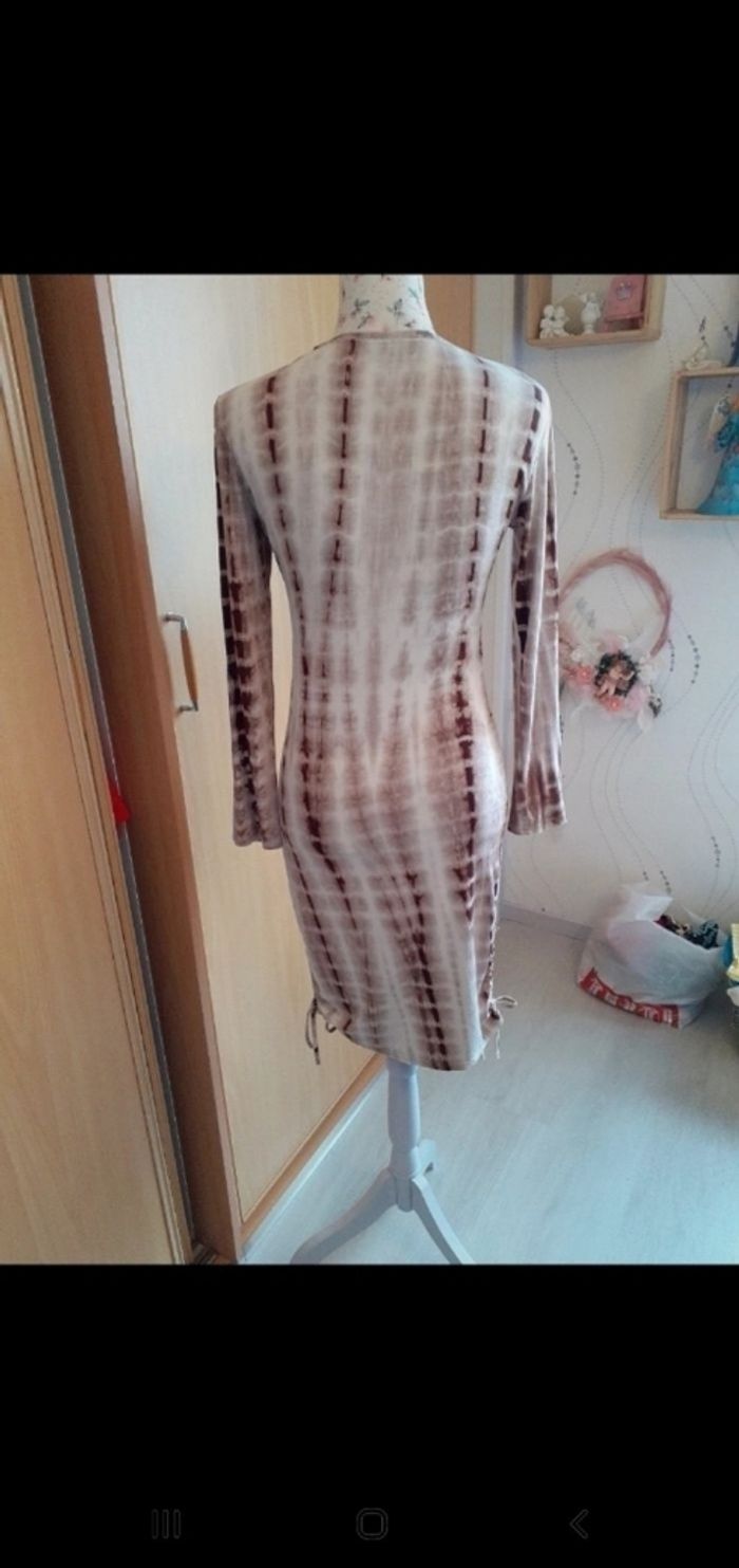 Jolie robe shein moulante t s beige grenat blanc - photo numéro 8
