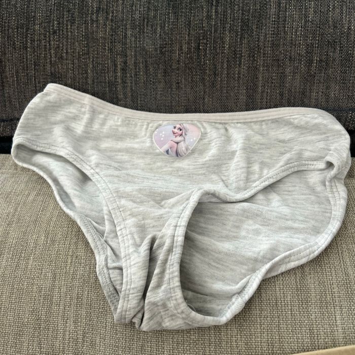 Lot de 7 culottes Disney princesses H&M 6 ans - photo numéro 7