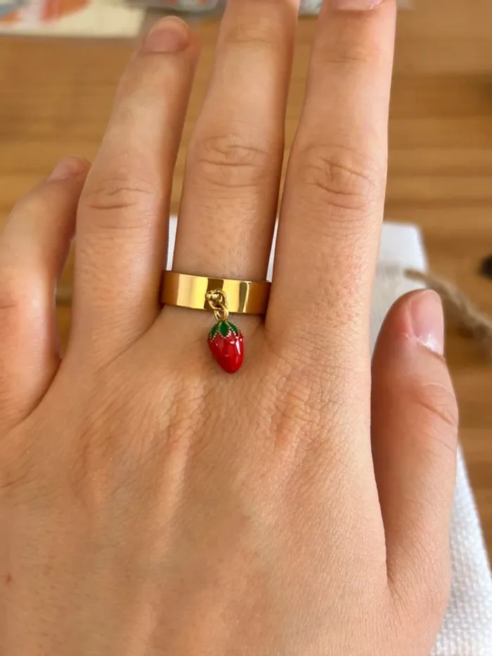Bague fraise kawai vintage - photo numéro 3