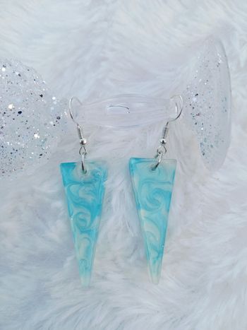 Boucles d'oreilles triangles turquoise blanc 
