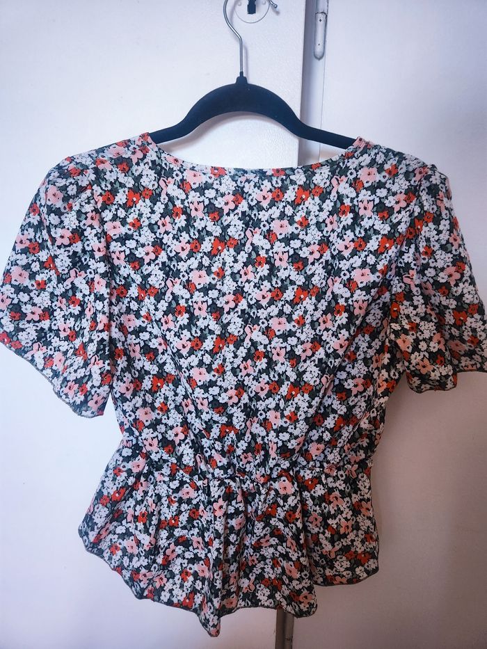 Blouse chemise fleurie neuve - photo numéro 2
