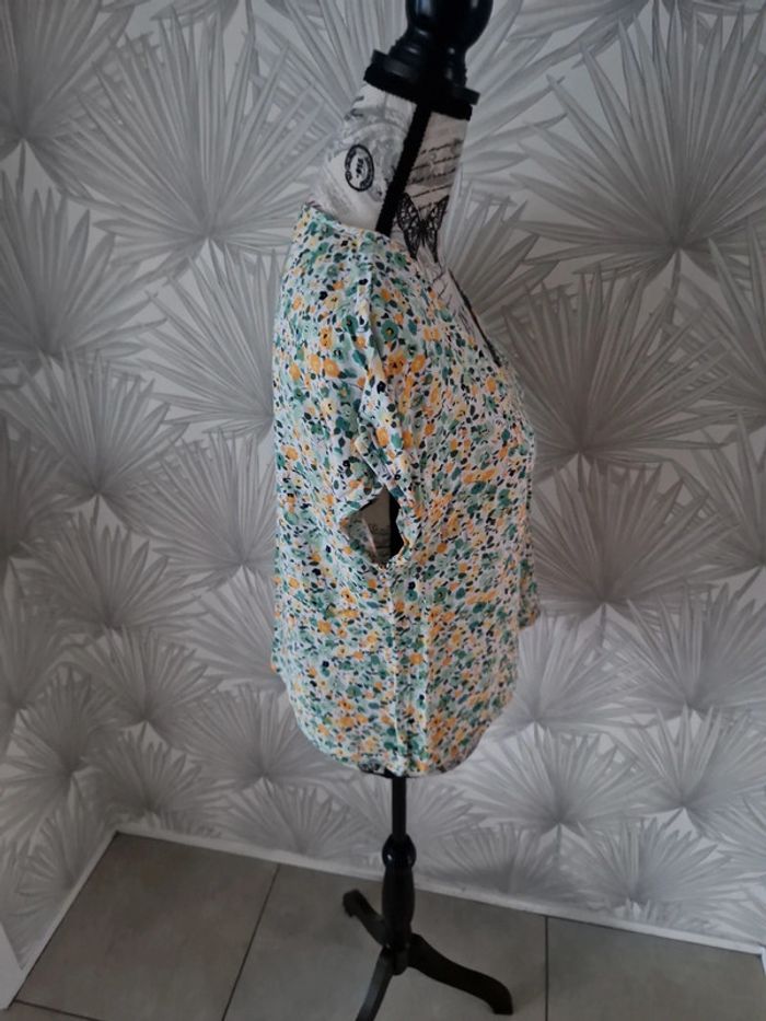 Jolie blouse manches courtes fleuris taille 40 - photo numéro 4