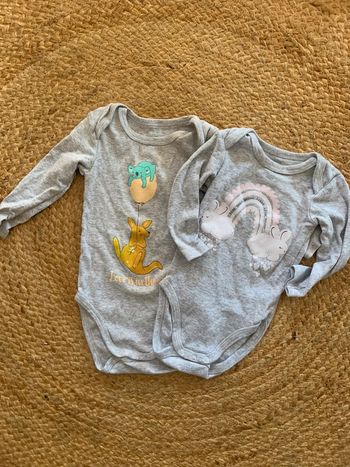 Fille 👧🏻 2 body gris manches longues tex 6 mois