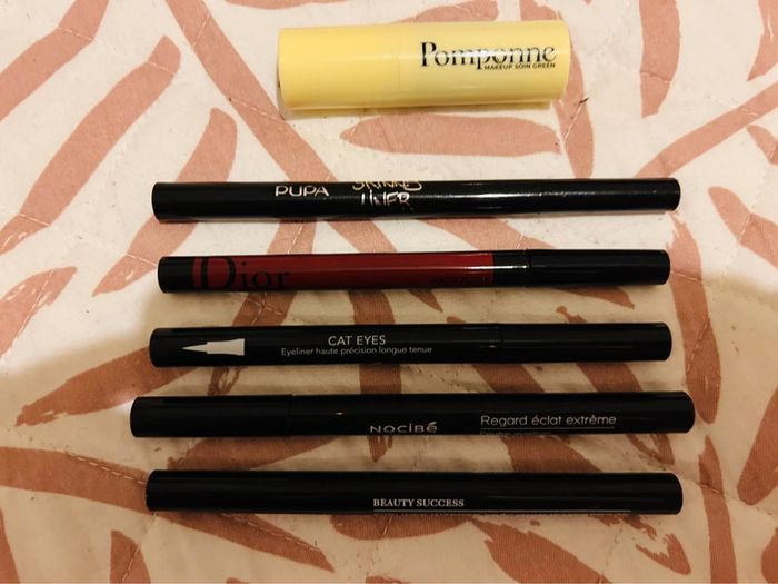 Lot de eyeliners et rouge à lèvre - photo numéro 4