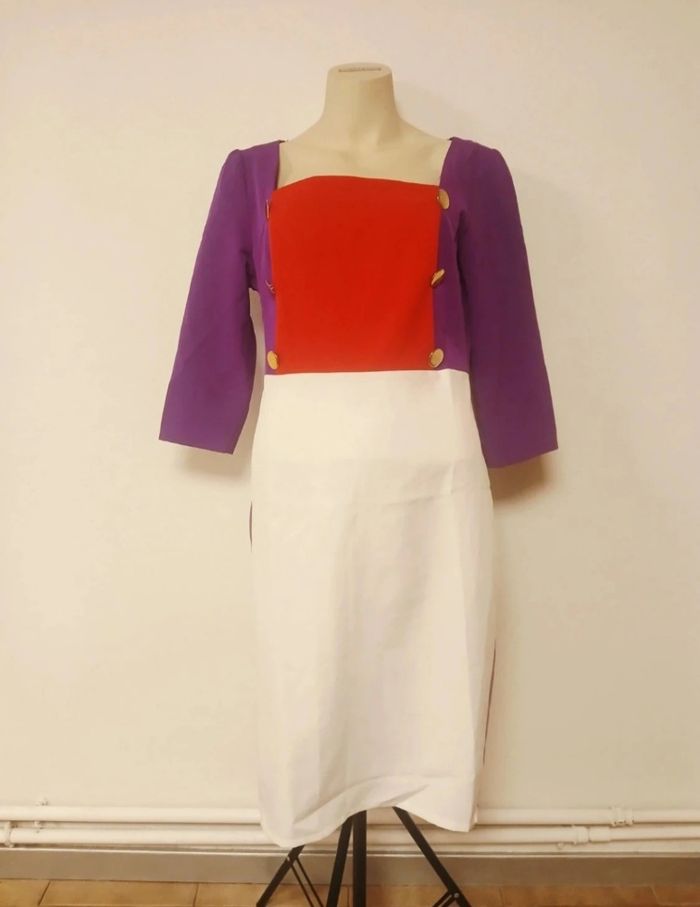 Robe violette rouge blanche