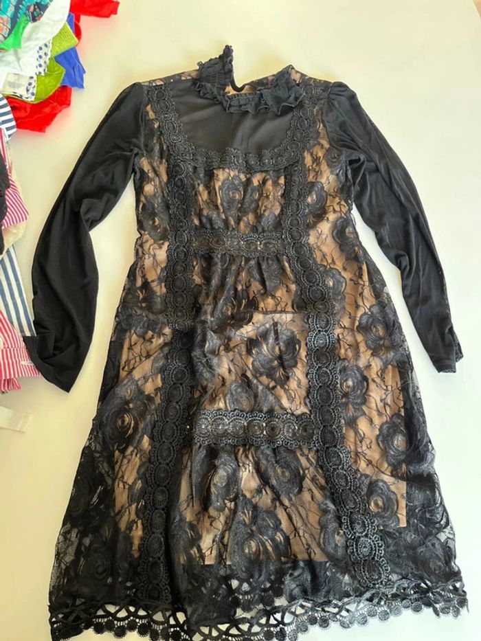 Robe noire et beige